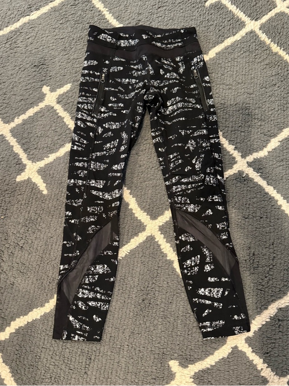 Lululemon Inspire Tight II - Graf Black and White